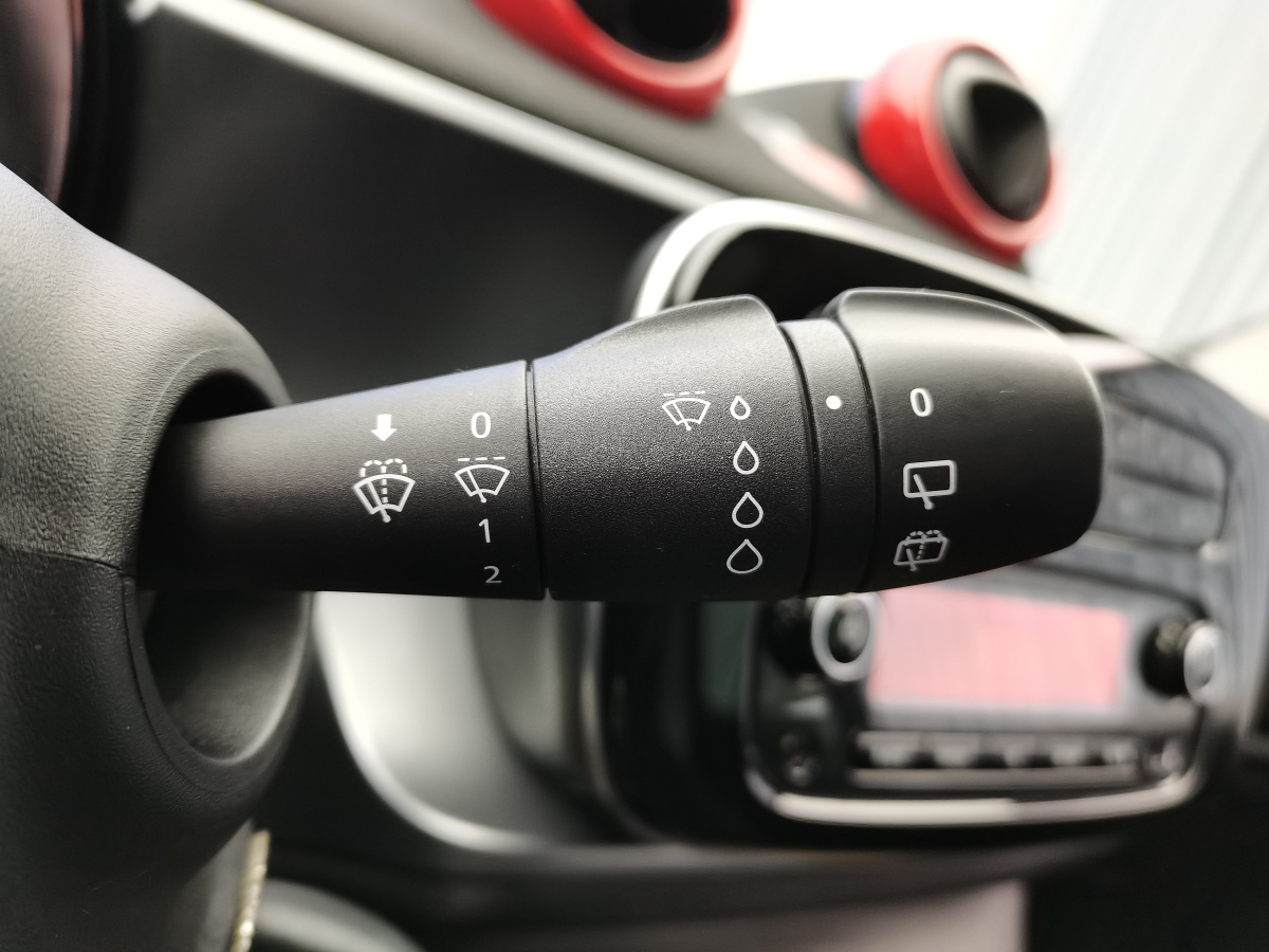 2019年8月smart fortwo  2019款 0.9T 66千瓦硬頂風(fēng)擎版 國VI