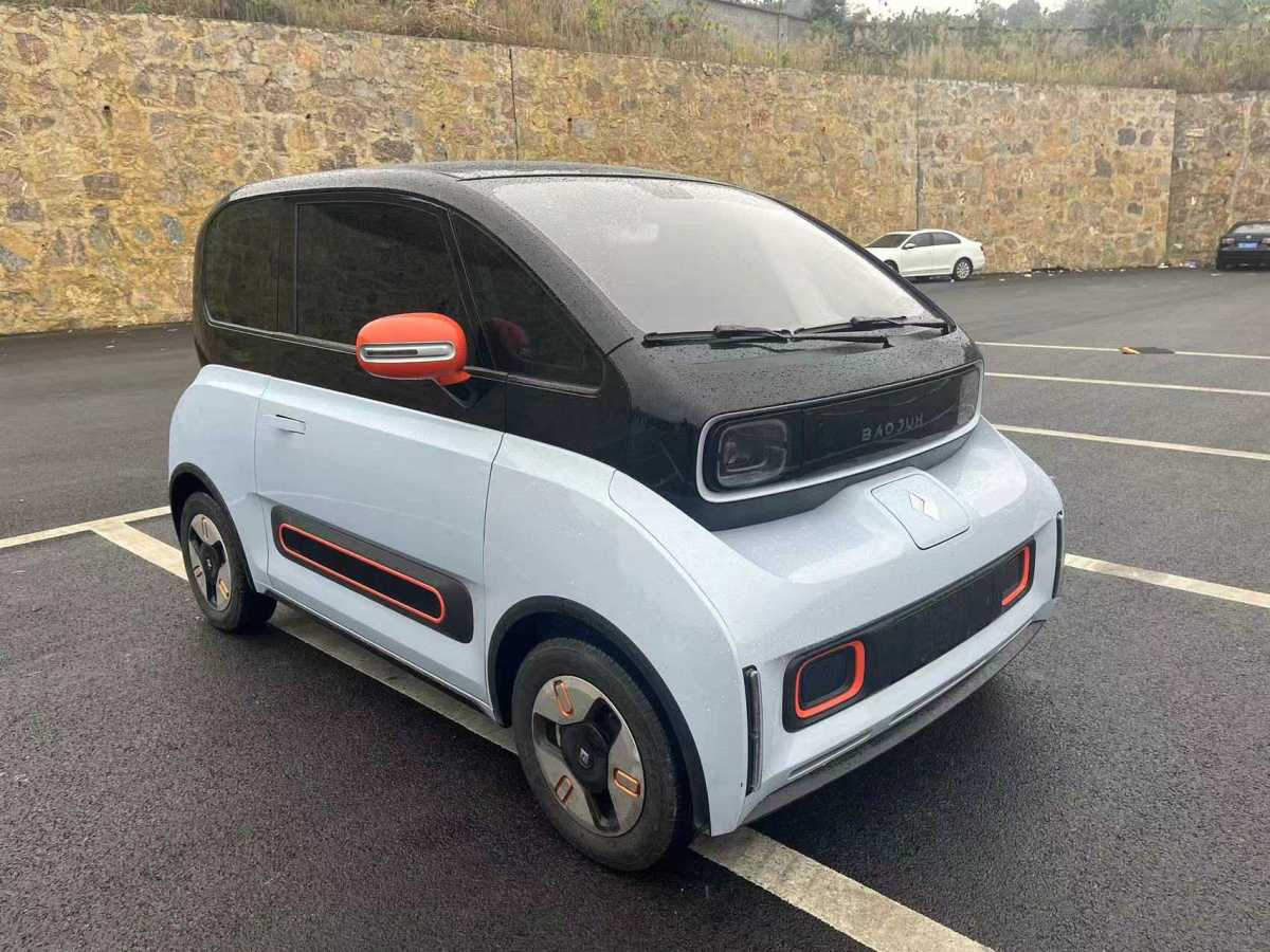 寶駿 寶駿KiWi EV  2022款 藝術(shù)家輕享版 三元鋰圖片