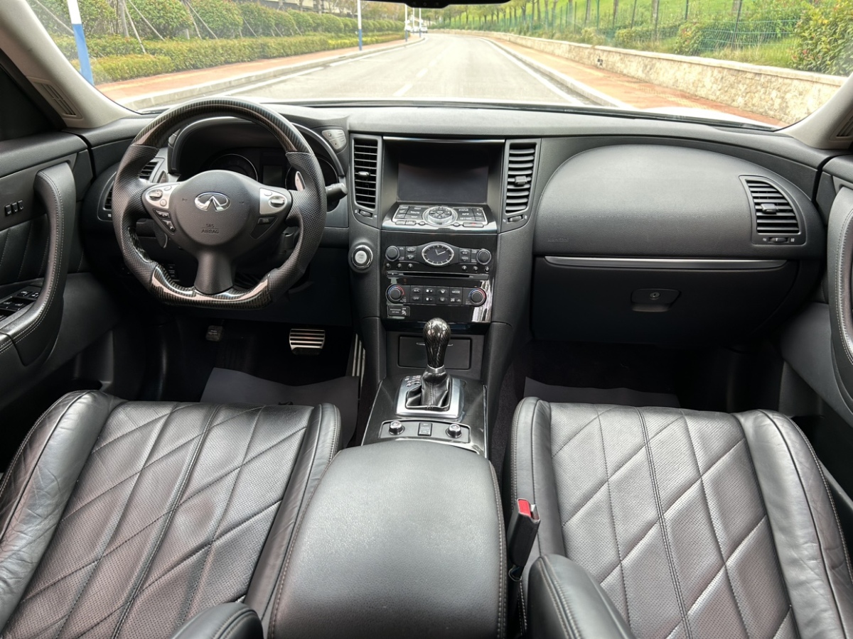 英菲尼迪 QX70  2013款 3.7L 標(biāo)準(zhǔn)版圖片