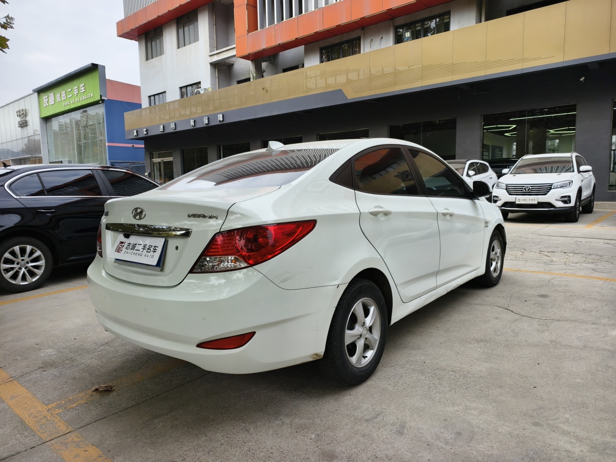 現(xiàn)代 瑞納  2013款 三廂 1.4L 自動標準型GL圖片