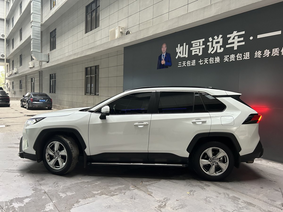 2022年3月豐田 RAV4  2018款 榮放 2.0L CVT兩驅(qū)風(fēng)尚版