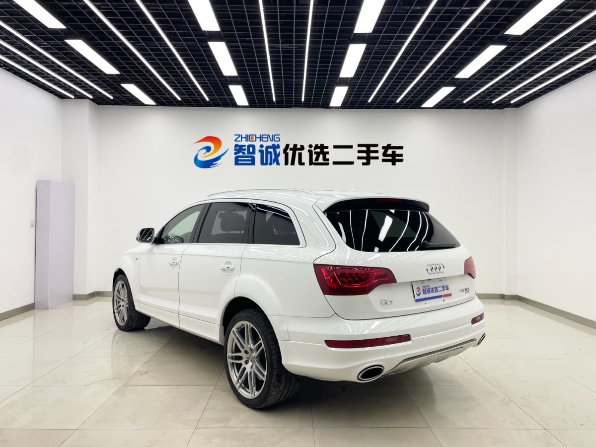 2010年10月奧迪 奧迪Q7  2012款 6.0 V12 TDI 旗艦型