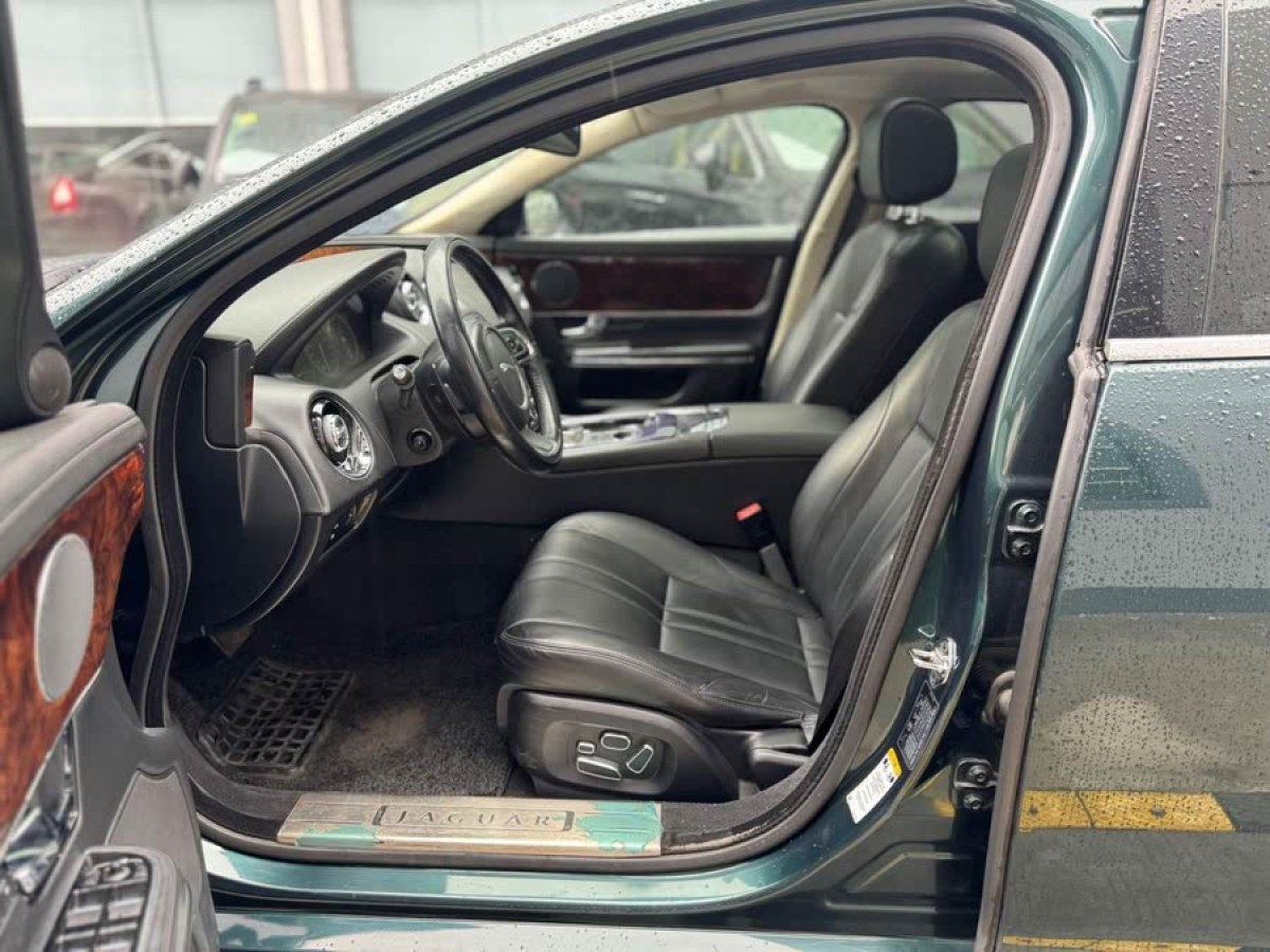 捷豹 XJ  2012款 XJL 3.0 全景商務(wù)版圖片
