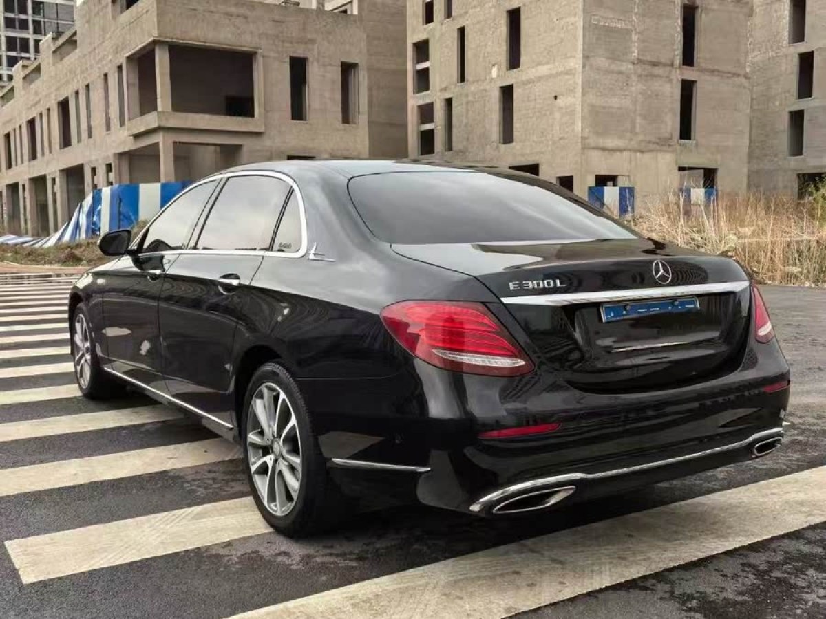 奔馳 奔馳E級(jí)  2022款 改款 E 300 L 時(shí)尚型圖片