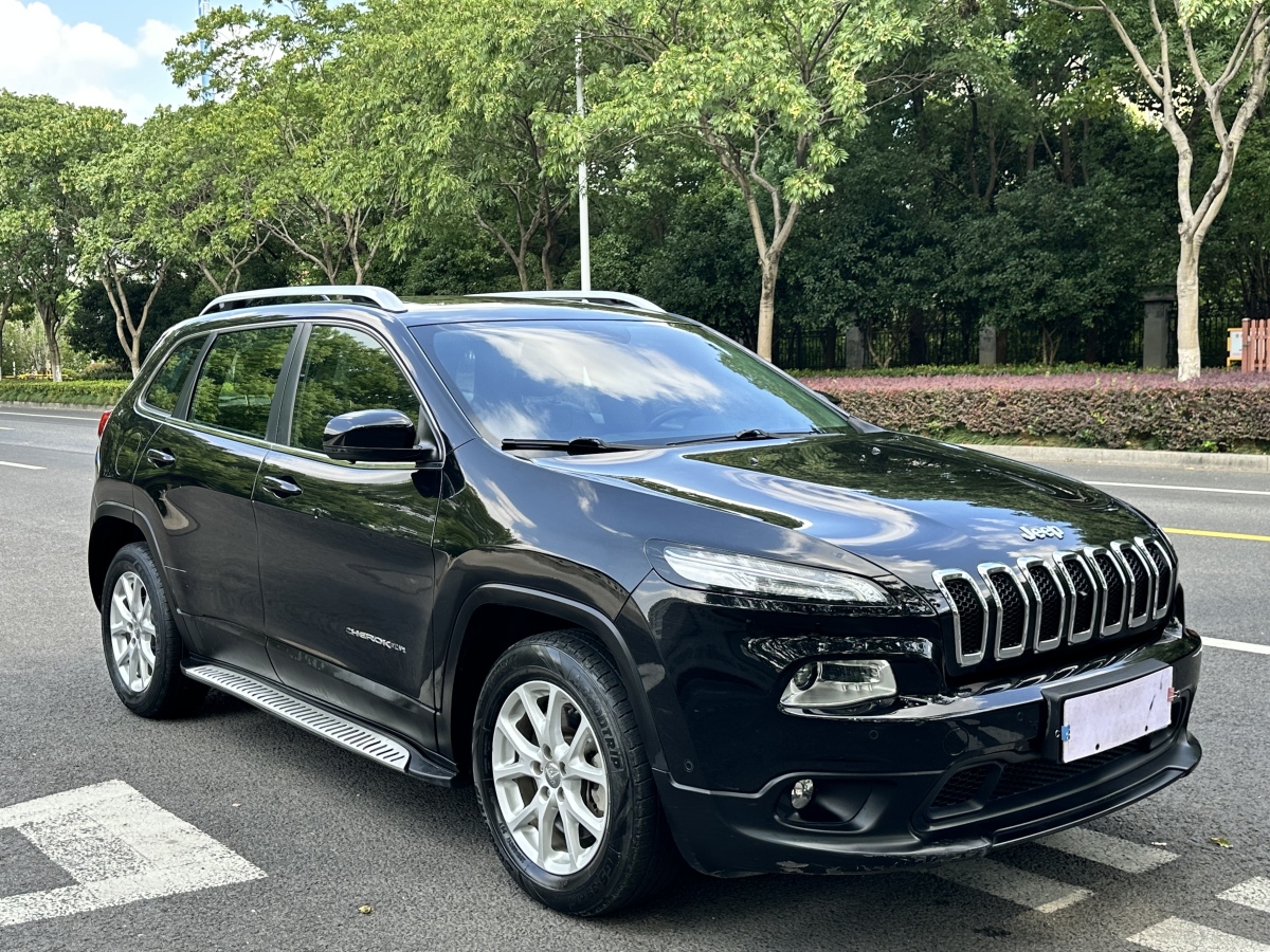 Jeep 自由光  2016款 2.0L 優(yōu)越版圖片