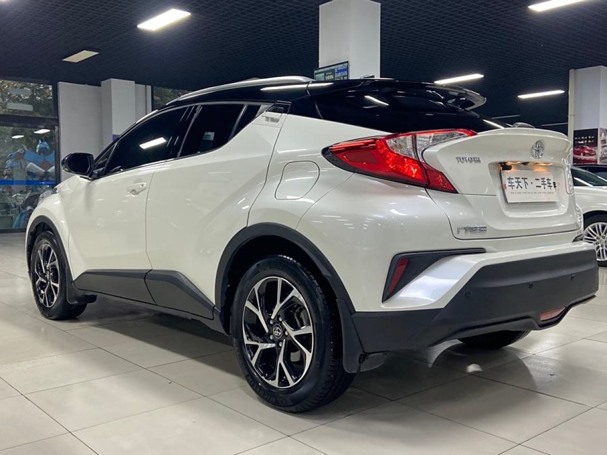 2019年4月豐田 C-HR  2018款 2.0L 領(lǐng)先天窗版 國(guó)V