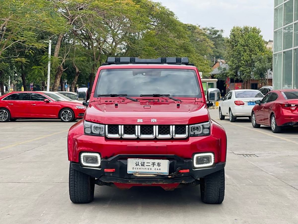 北京 BJ40  2020款 2.0T 自動四驅(qū)城市獵人版?zhèn)b客型圖片