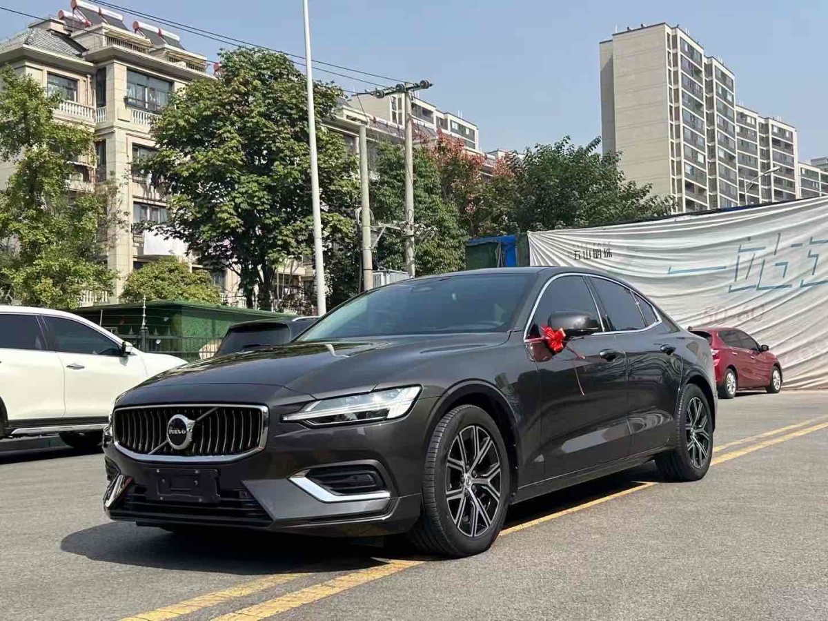 沃爾沃 S60L  2022款 B4 智逸豪華版圖片