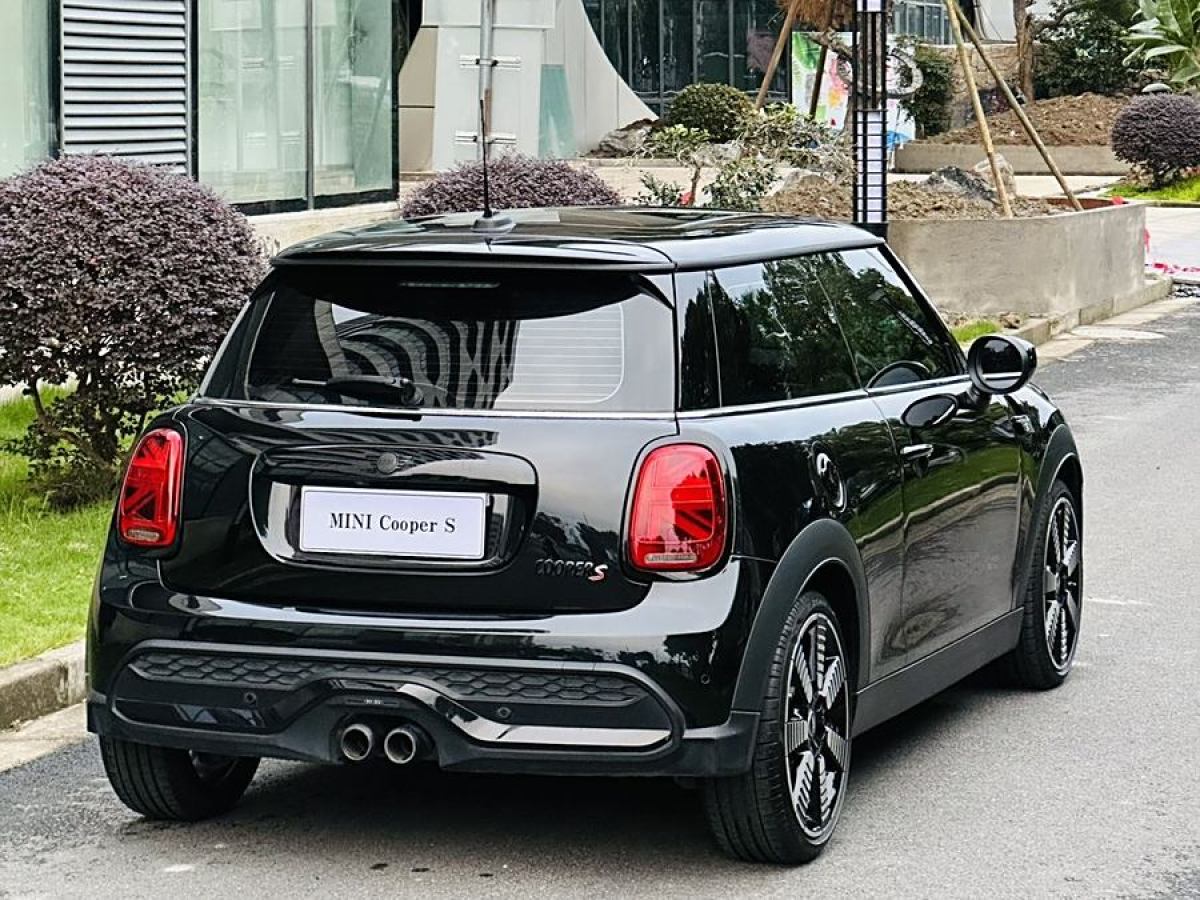 MINI MINI  2023款 改款 2.0T COOPER S 藝術(shù)家圖片