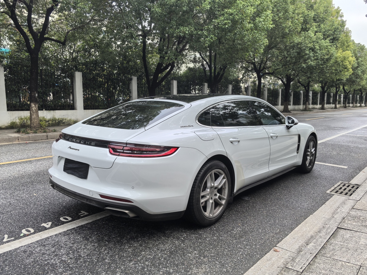 2018年10月保時(shí)捷 Panamera  2017款 Panamera 行政加長版 3.0T