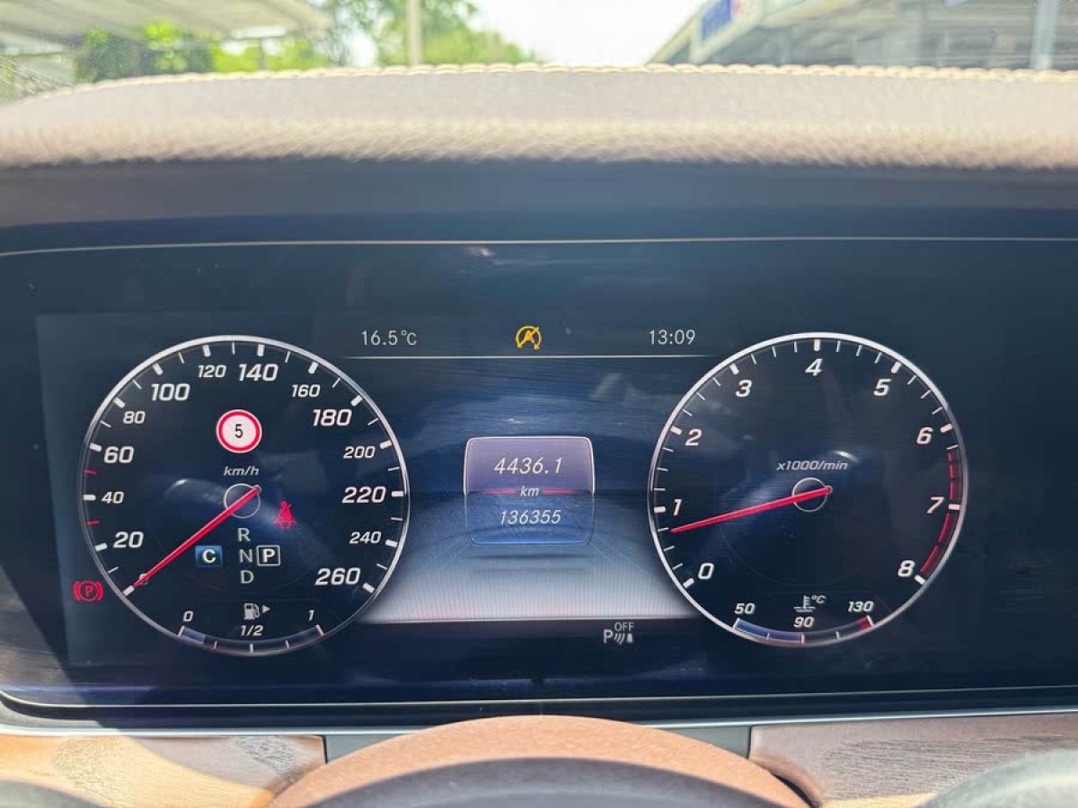 奔馳 奔馳E級  2019款 改款 E 300 L 豪華型圖片