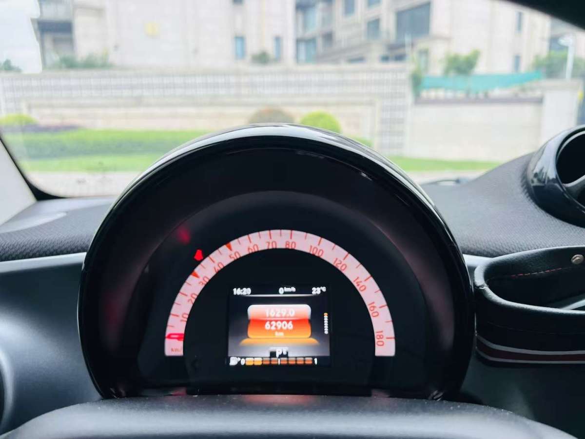 smart fortwo  2019款 0.9T 66千瓦硬頂先鋒版 國VI圖片