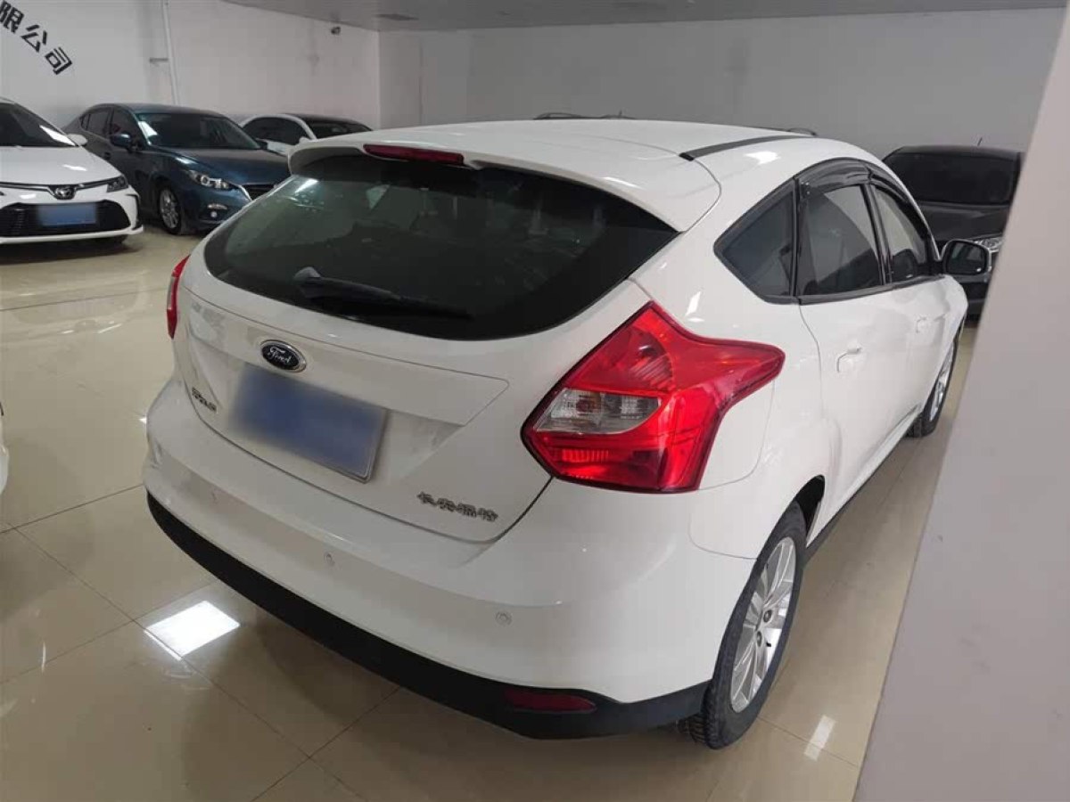 福特 ?？怂? 2012款 兩廂 1.6L 自動舒適型圖片