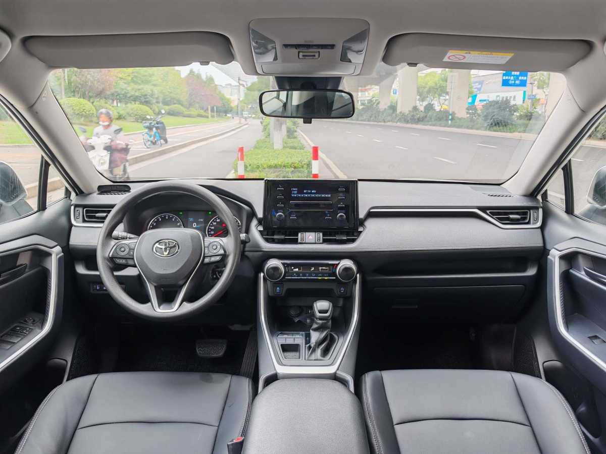 豐田 RAV4  2018款 榮放 2.0L CVT兩驅(qū)都市版圖片