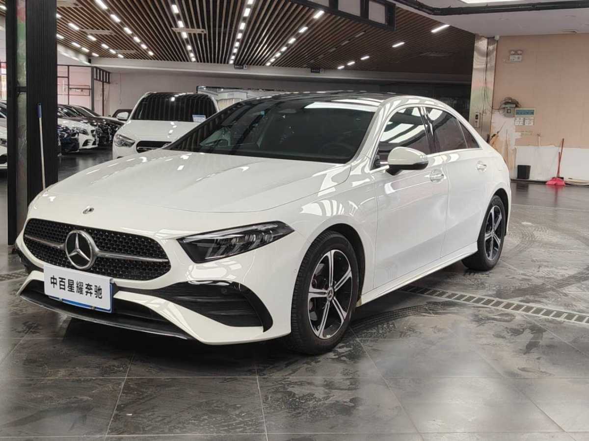 奔馳 奔馳A級(jí)  2022款 改款 A 200 L 運(yùn)動(dòng)轎車時(shí)尚型圖片