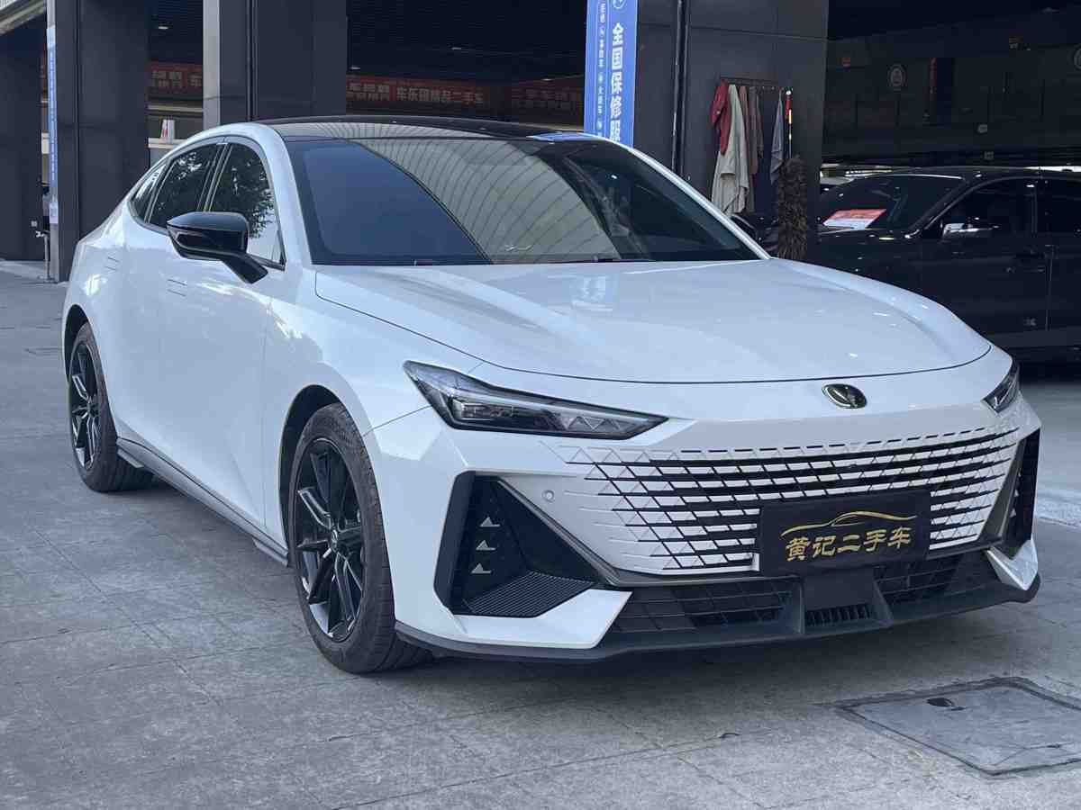 長(zhǎng)安 長(zhǎng)安UNI-V  2022款 1.5T 尊貴型圖片