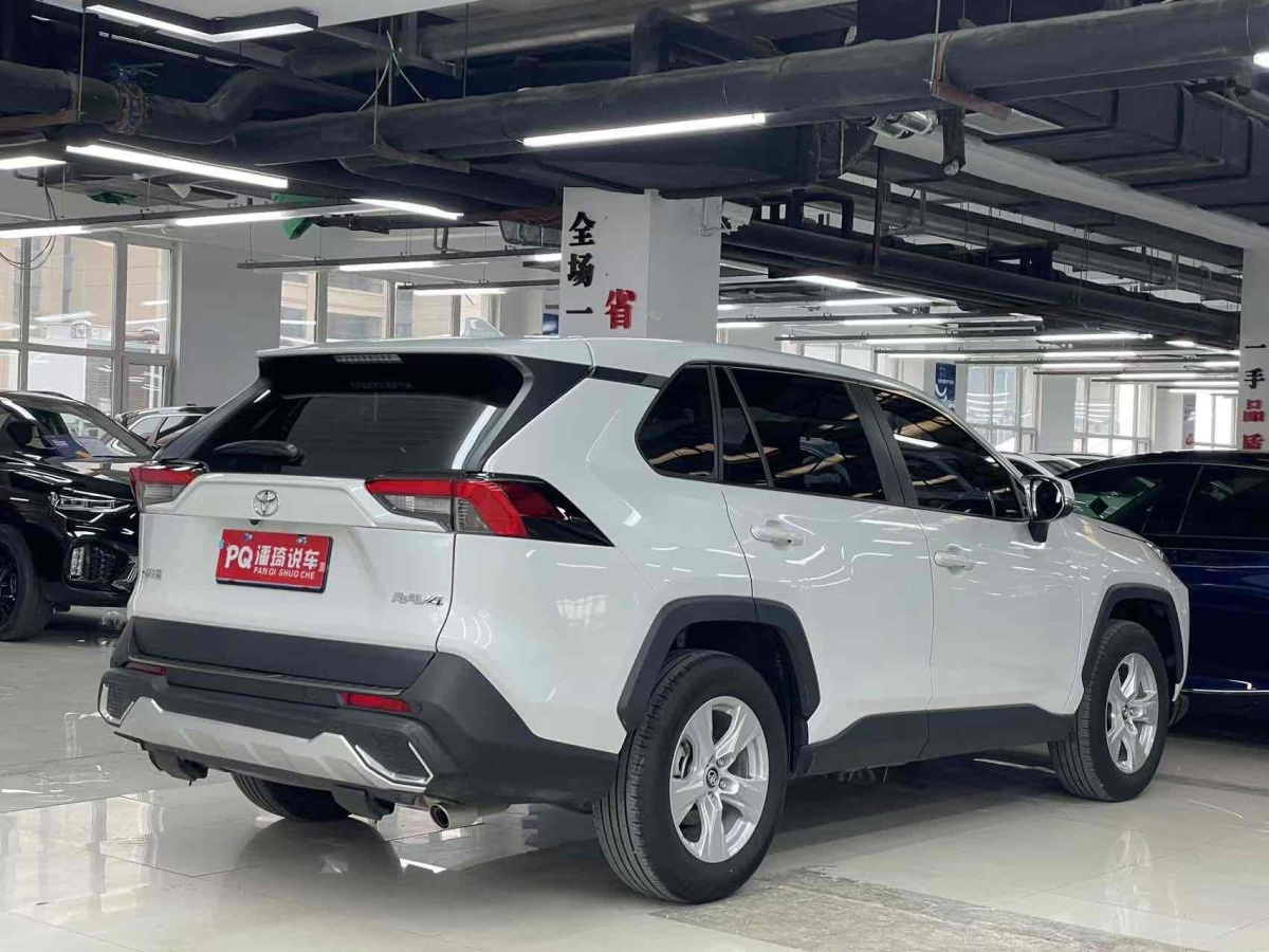 豐田 RAV4  2018款 榮放 2.0L CVT兩驅(qū)都市版圖片