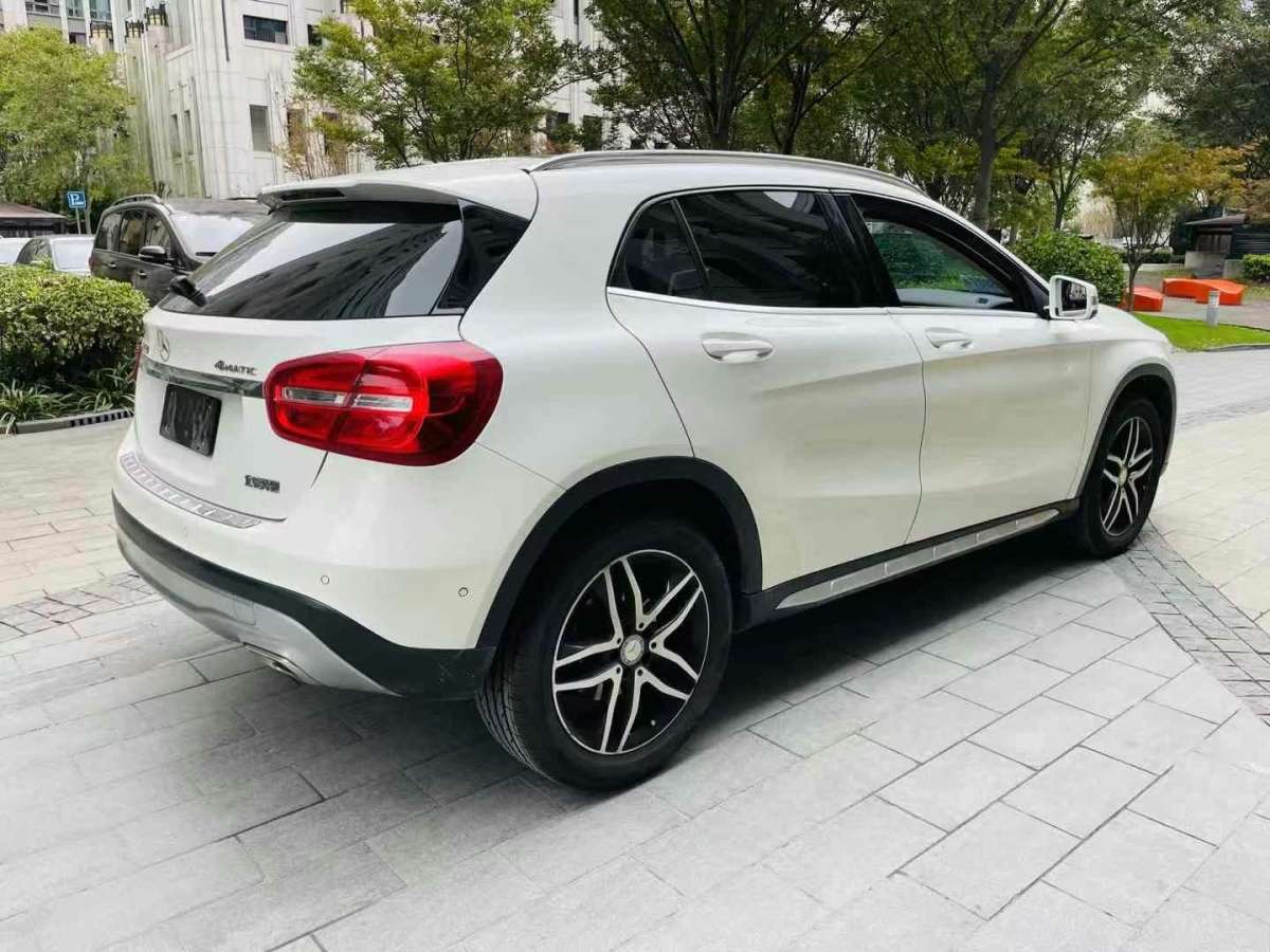 奔馳 奔馳GLA  2017款 GLA 220 4MATIC 時(shí)尚型圖片