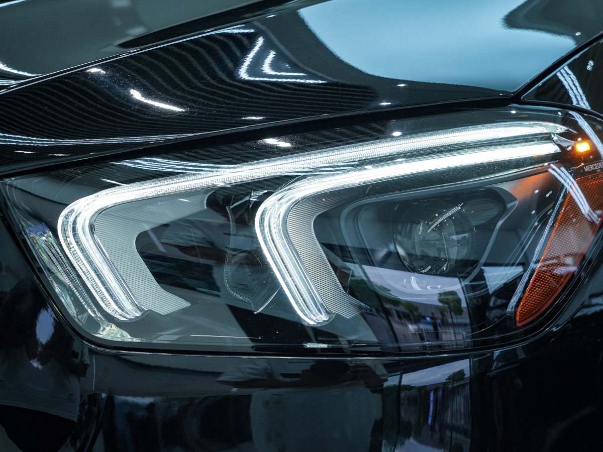奔驰 奔驰GLE  2020款 改款 GLE 350 4MATIC 豪华型图片