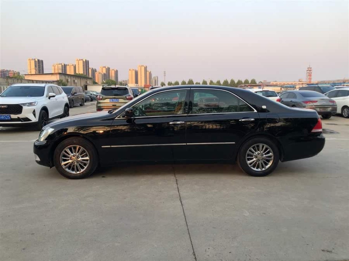 豐田 皇冠  2009款 2.5L Royal特別導(dǎo)航版圖片