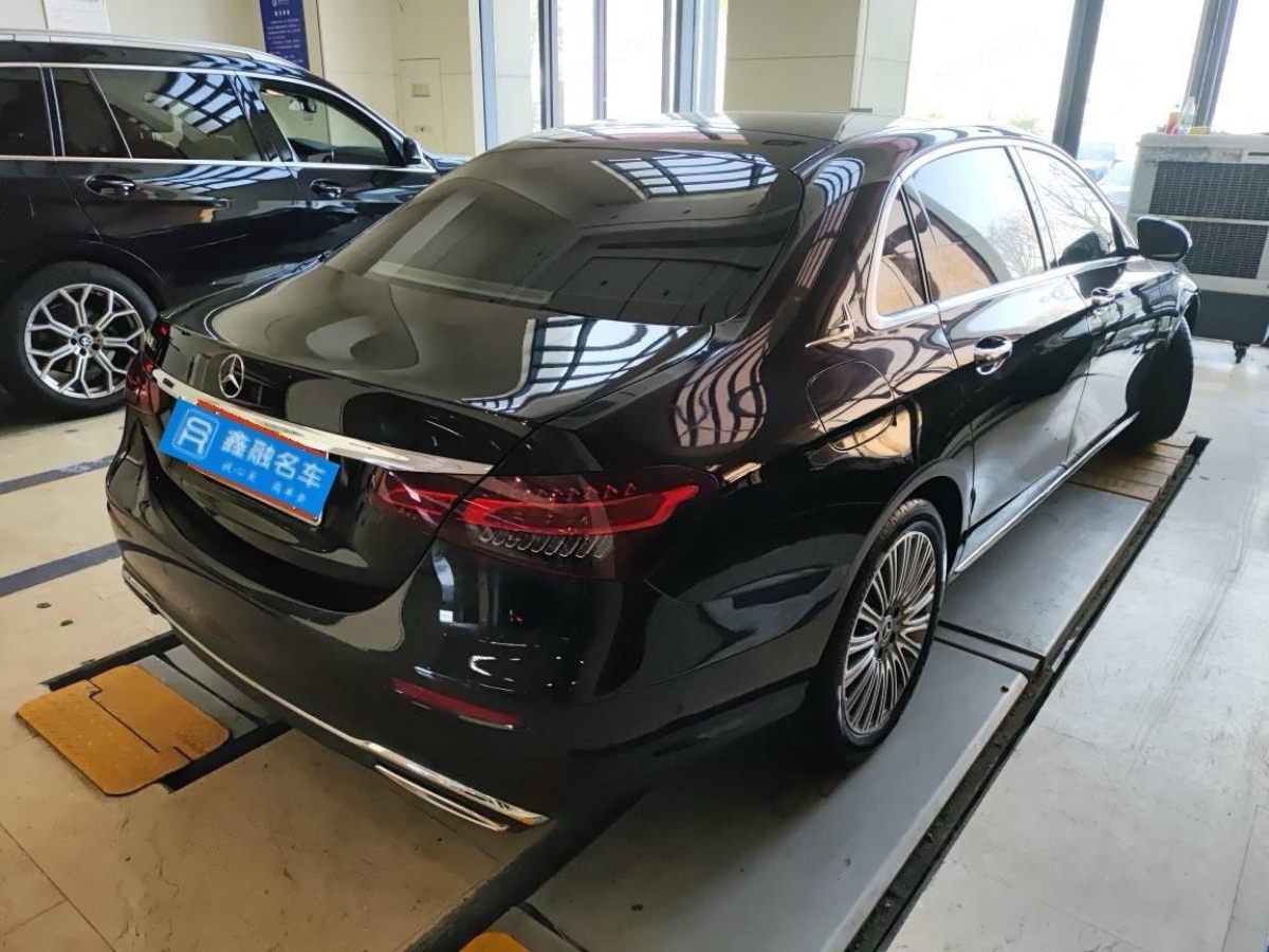 奔馳 奔馳E級(jí)  2022款 E 300 L 尊貴型圖片