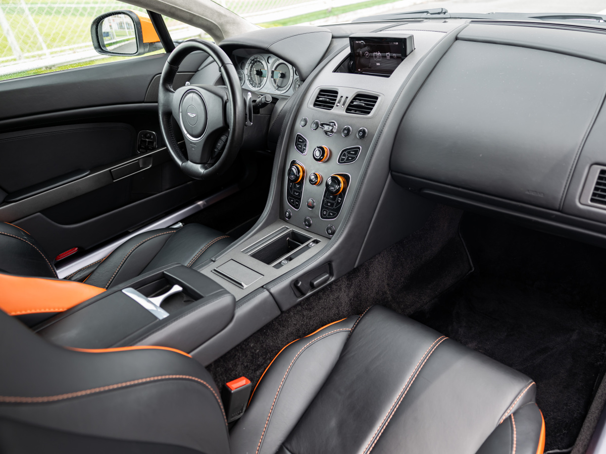 2017年4月阿斯顿·马丁 Vantage  2011款 V8 4.7L Coupe