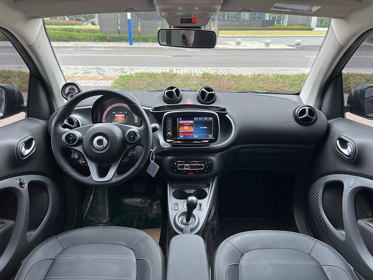 smart fortwo  2018款 0.9T 66千瓦硬頂先鋒版圖片