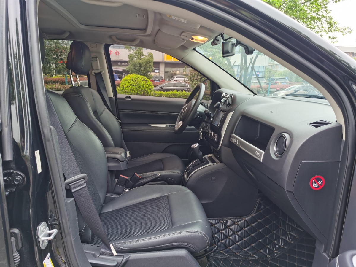 2015年1月Jeep 指南者  2014款 改款 2.4L 四驱舒适版