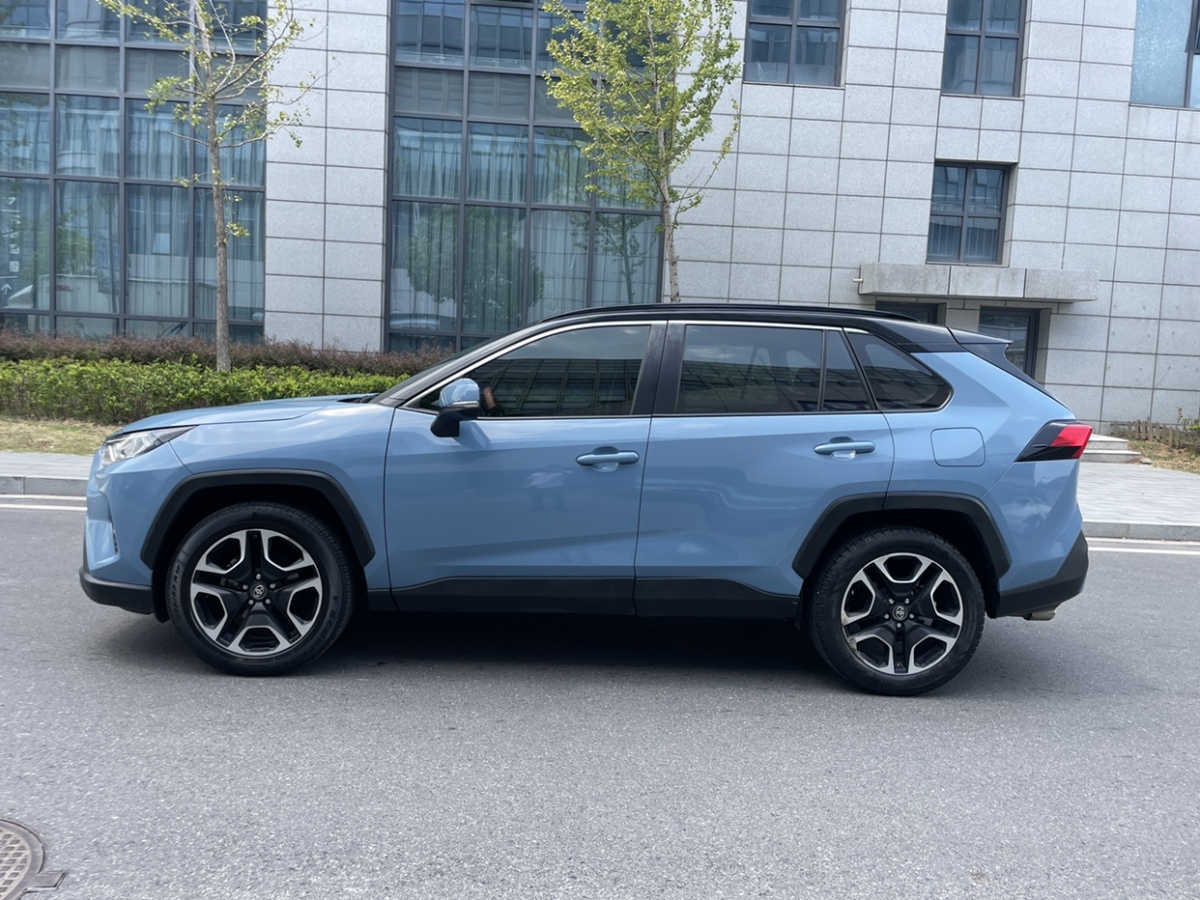 2021年1月豐田 RAV4榮放  2020款 2.0L CVT兩驅(qū)尊貴版