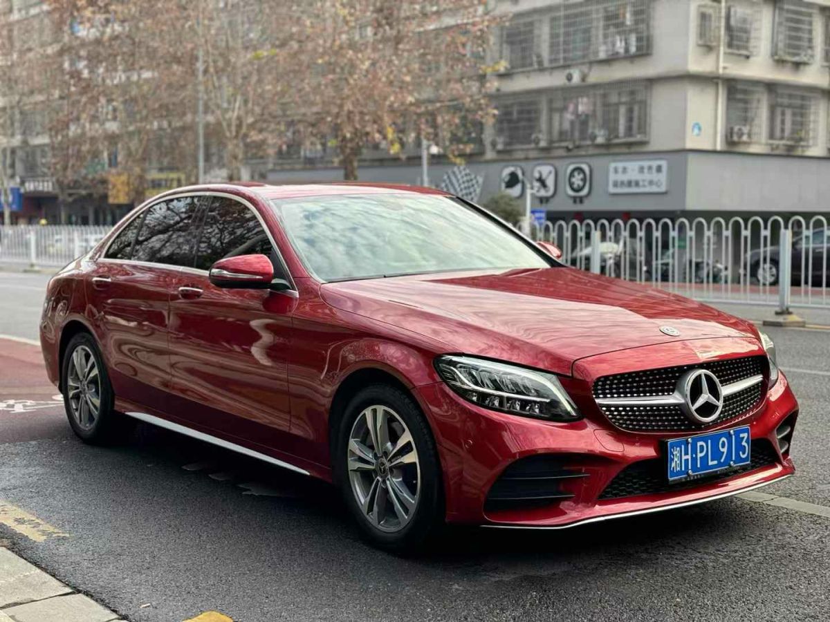 奔馳 奔馳A級  2019款  A 220 L 4MATIC 運(yùn)動轎車圖片