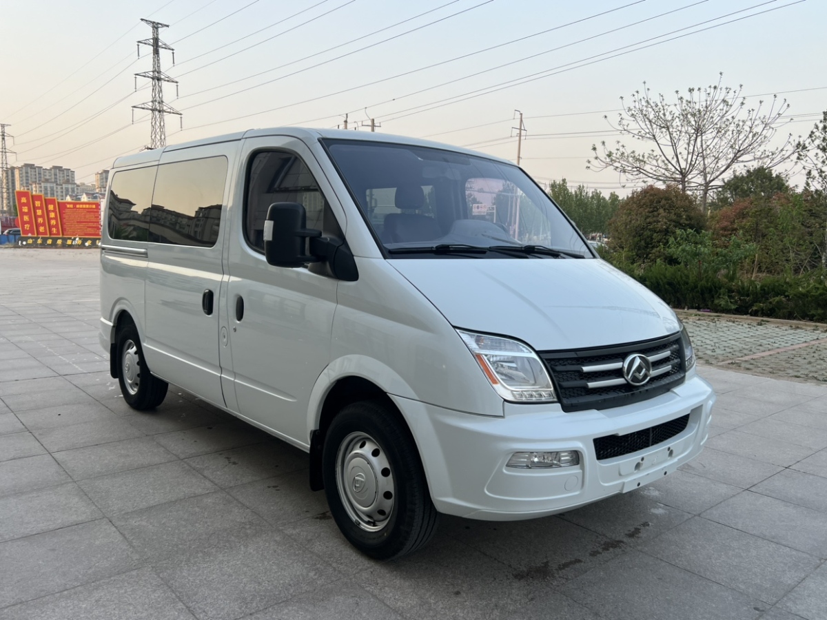 上汽大通 V80  2014款 2.5T 傲運(yùn)通短軸低頂圖片