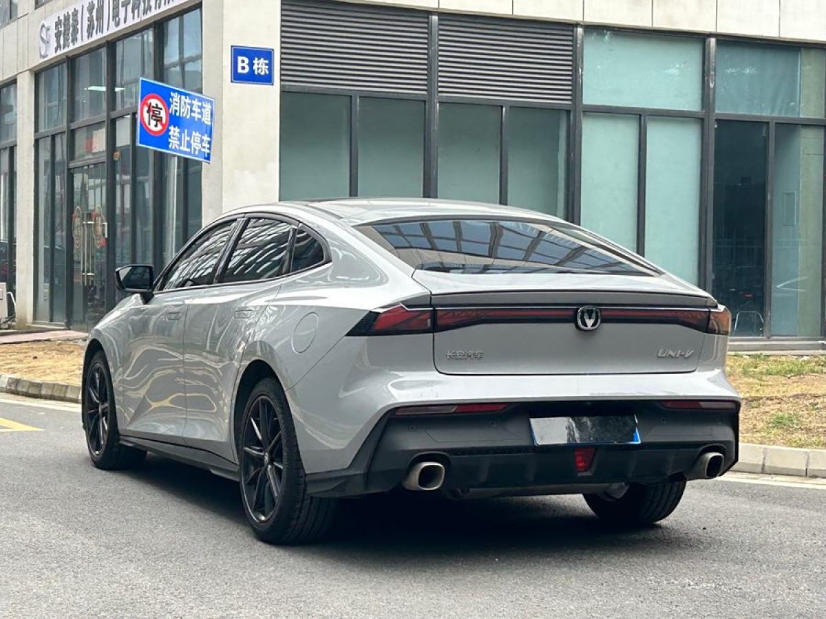 長(zhǎng)安 長(zhǎng)安UNI-V  2023款 1.5T 尊貴型圖片