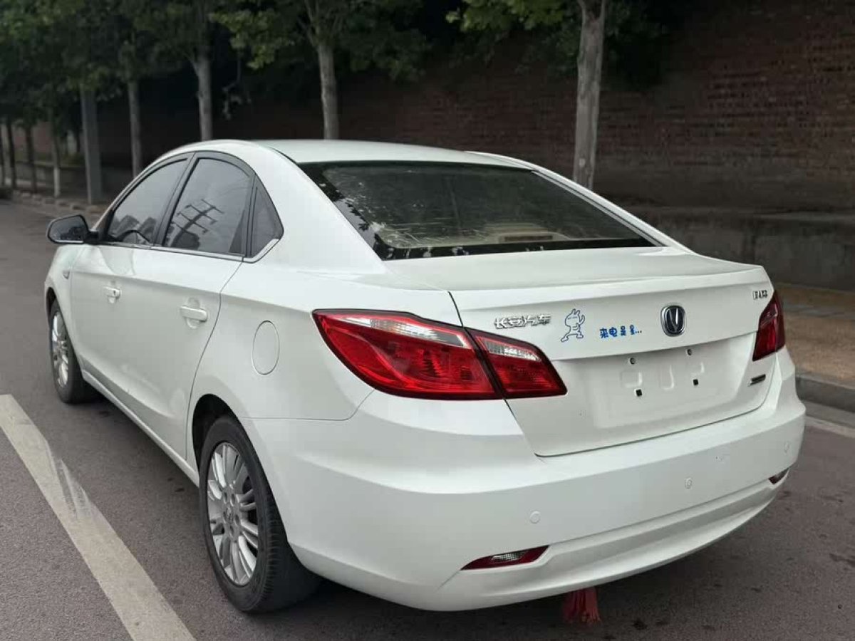 長(zhǎng)安 逸動(dòng)  2013款 1.6L 手動(dòng)豪華型 國(guó)V圖片