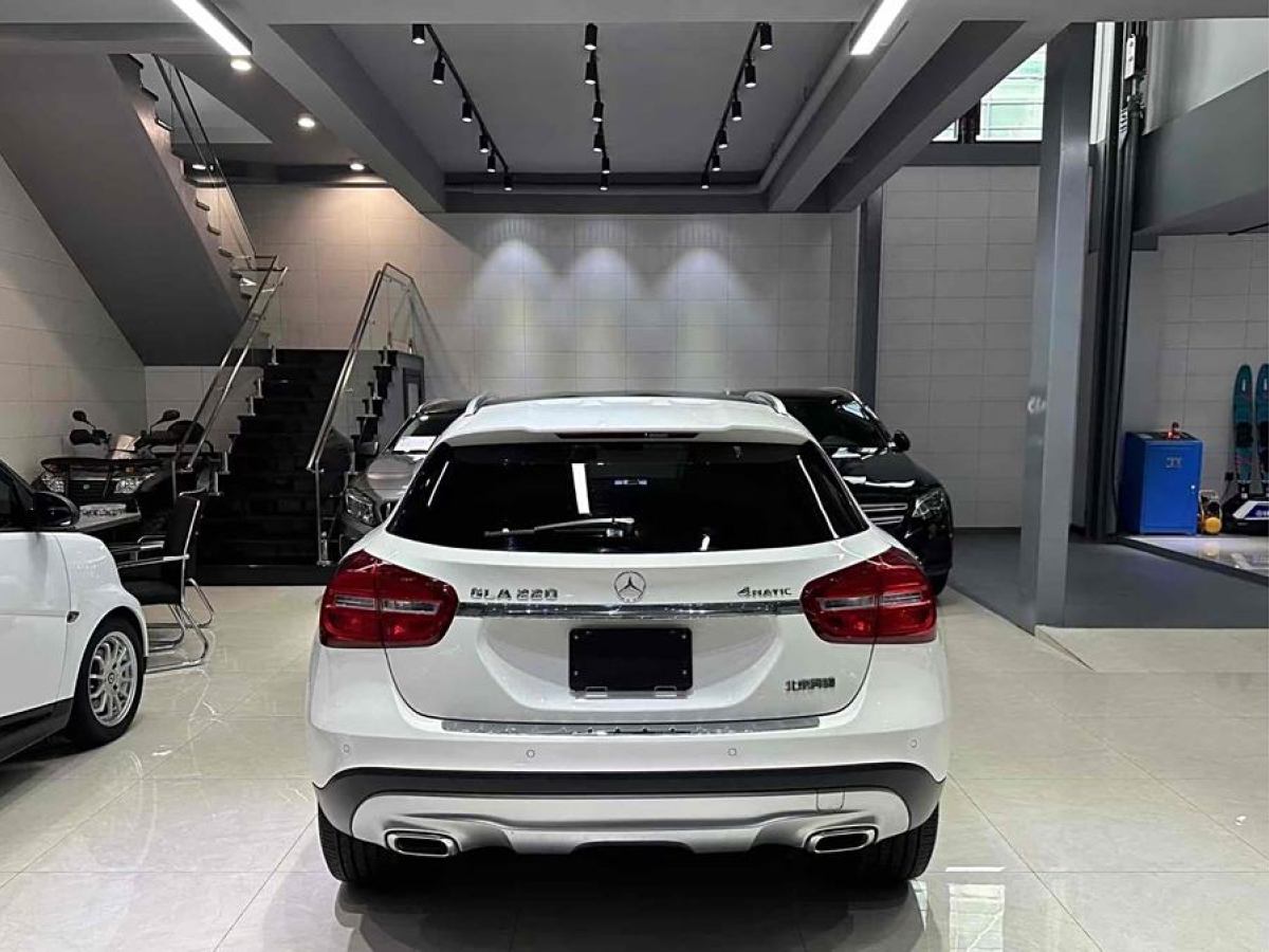 奔馳 奔馳GLA  2015款 GLA 220 4MATIC 時(shí)尚型圖片