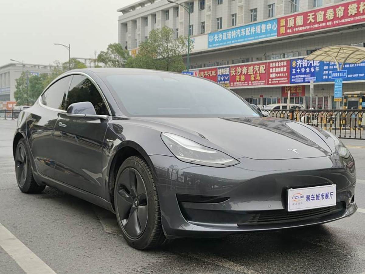 特斯拉 Model 3  2020款 改款 標(biāo)準(zhǔn)續(xù)航后驅(qū)升級版圖片