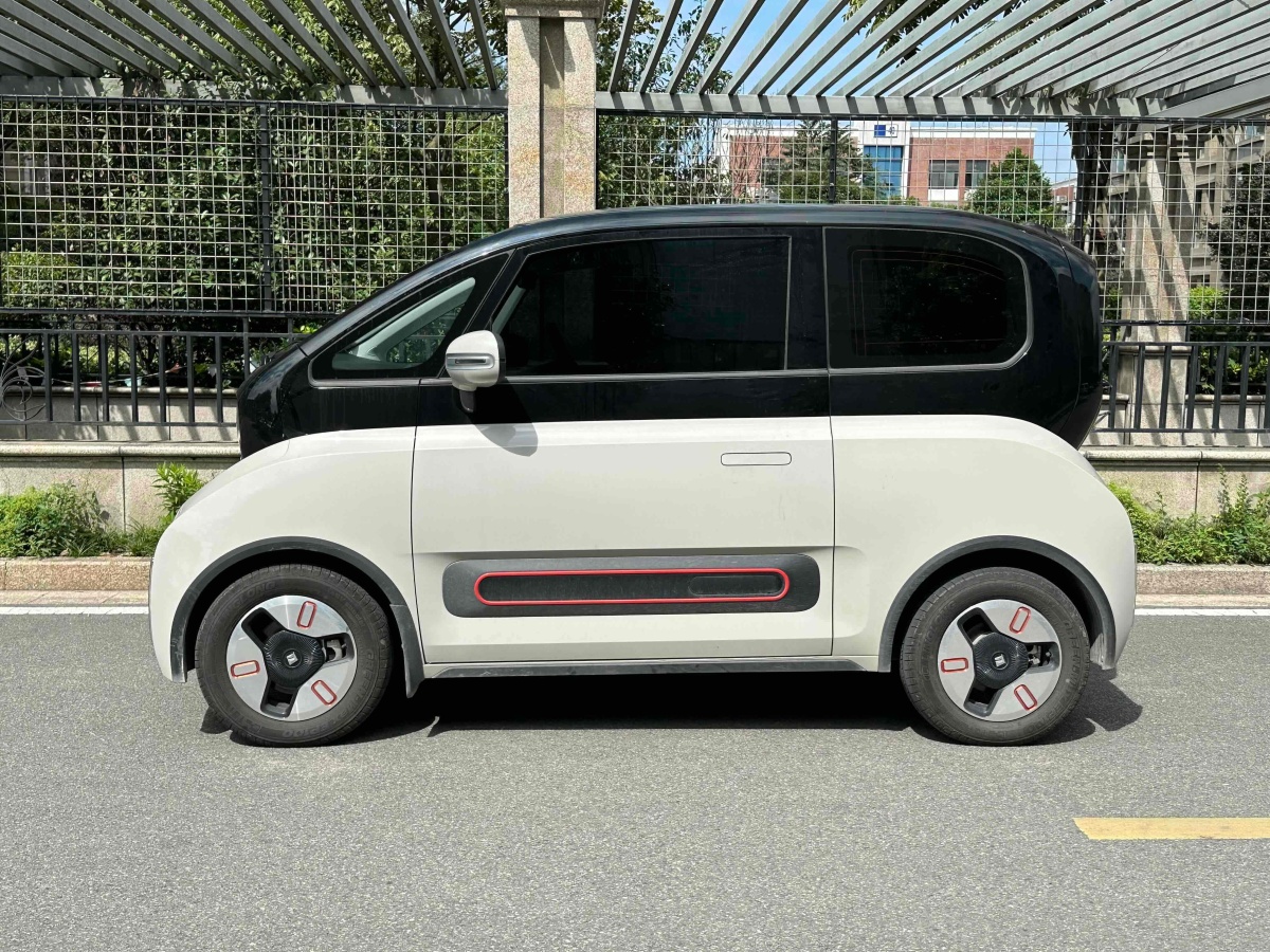 2022年10月寶駿 寶駿KiWi EV  2022款 設(shè)計(jì)師輕享版 三元鋰