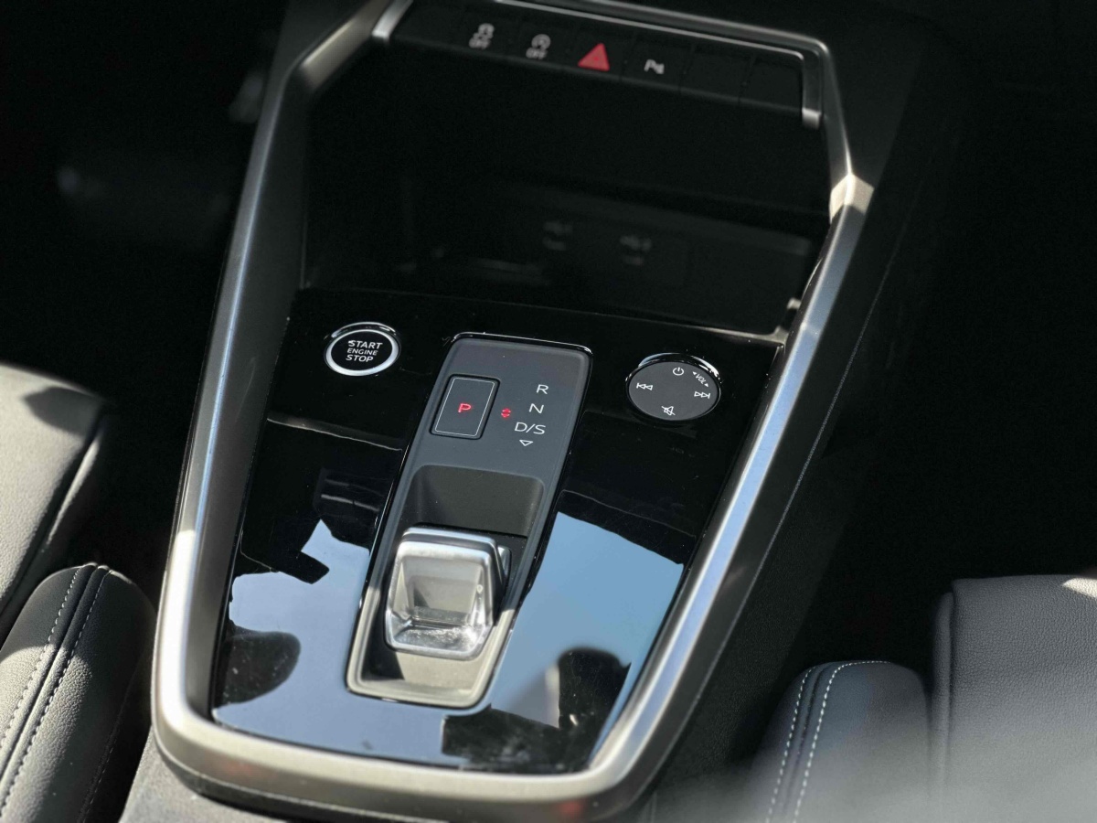 奧迪 奧迪A3  2021款 A3L Limousine 35 TFSI 時(shí)尚運(yùn)動(dòng)型圖片