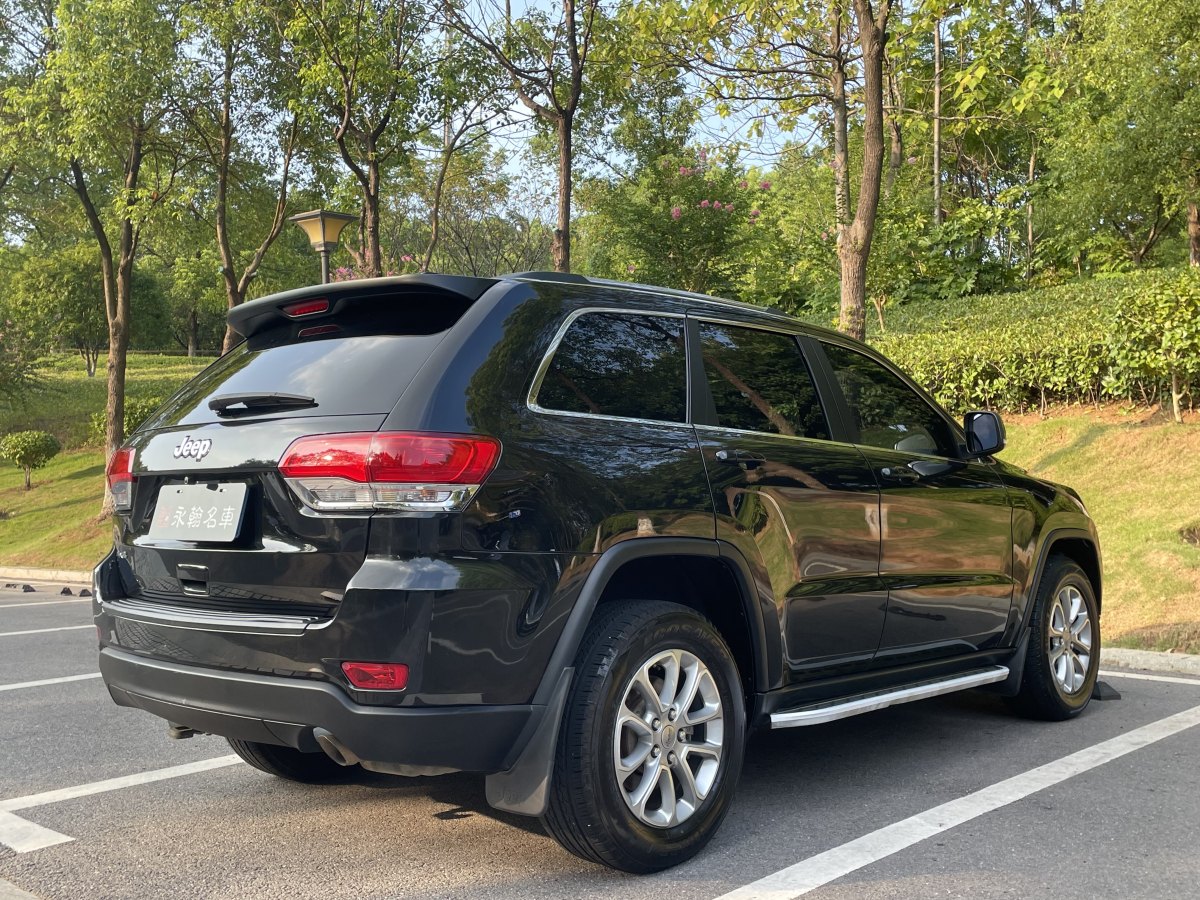 Jeep 大切諾基  2014款 3.6L 舒適導(dǎo)航版圖片