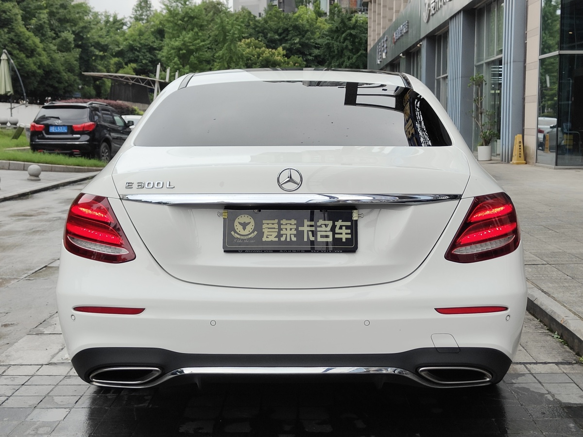 奔驰 奔驰E级  2017款 E 300 L 运动豪华型图片