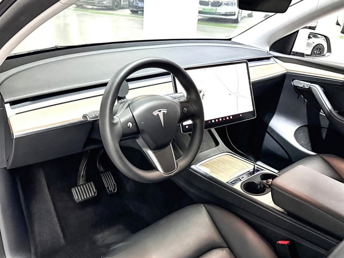 特斯拉 Model 3  2022款 改款 后輪驅(qū)動版圖片