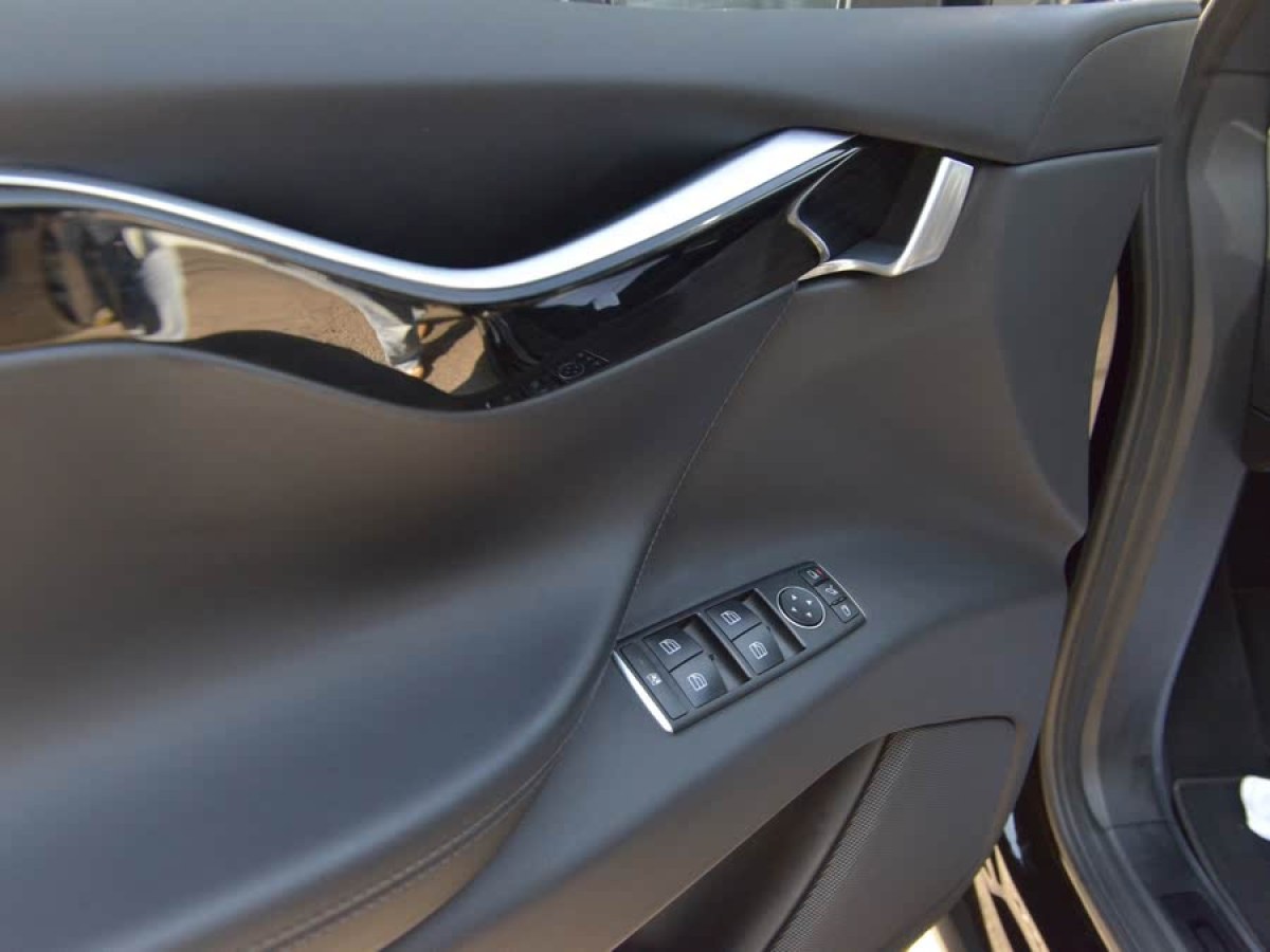 特斯拉 Model X  2016款 Model X 75D圖片