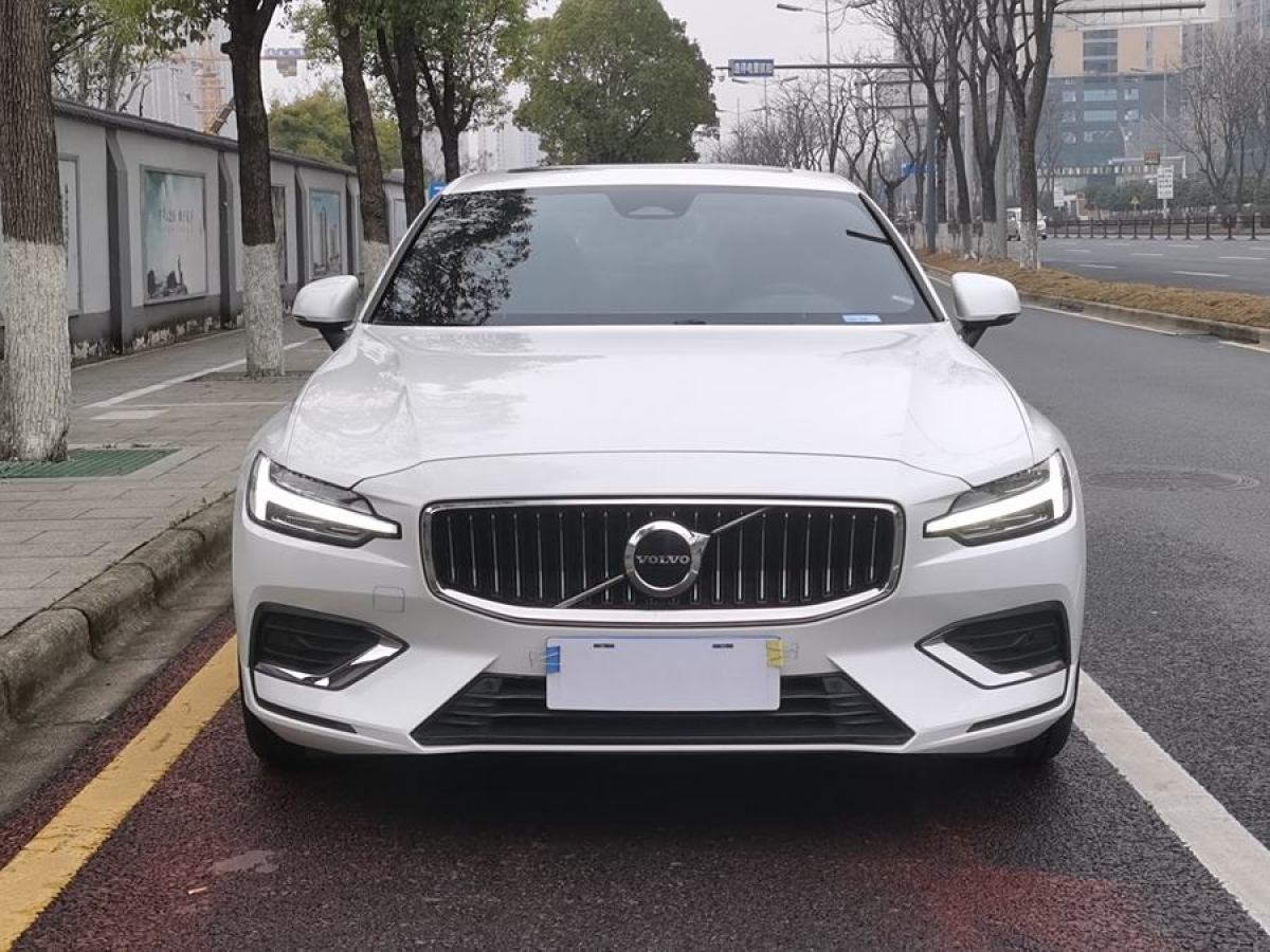 2022年8月沃爾沃 S60L  2023款 B4 智遠(yuǎn)豪華版