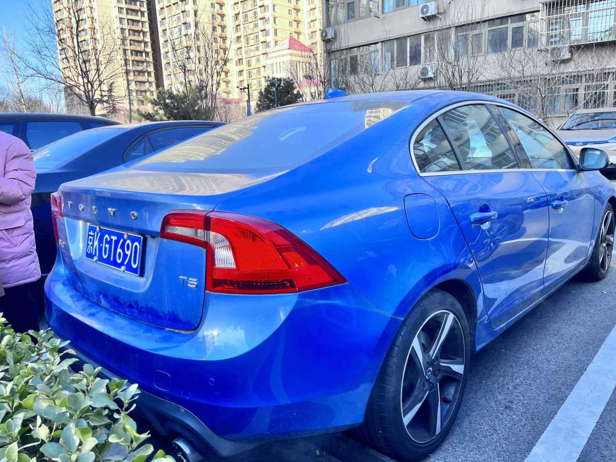 沃爾沃 S60  2015款 T5 個(gè)性運(yùn)動(dòng)版圖片