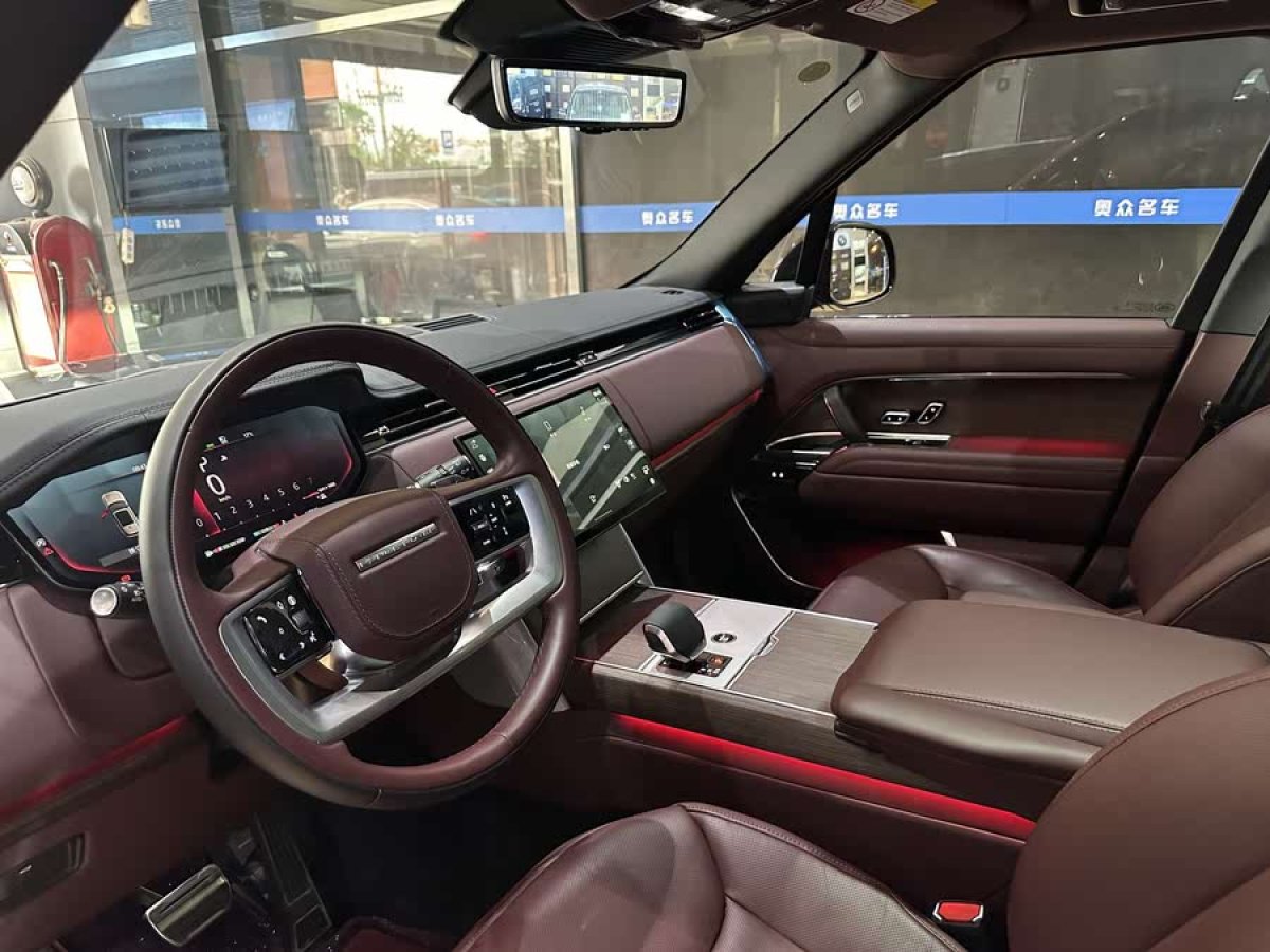 路虎 攬勝  2024款 3.0 L6 400PS 創(chuàng)世加長版圖片