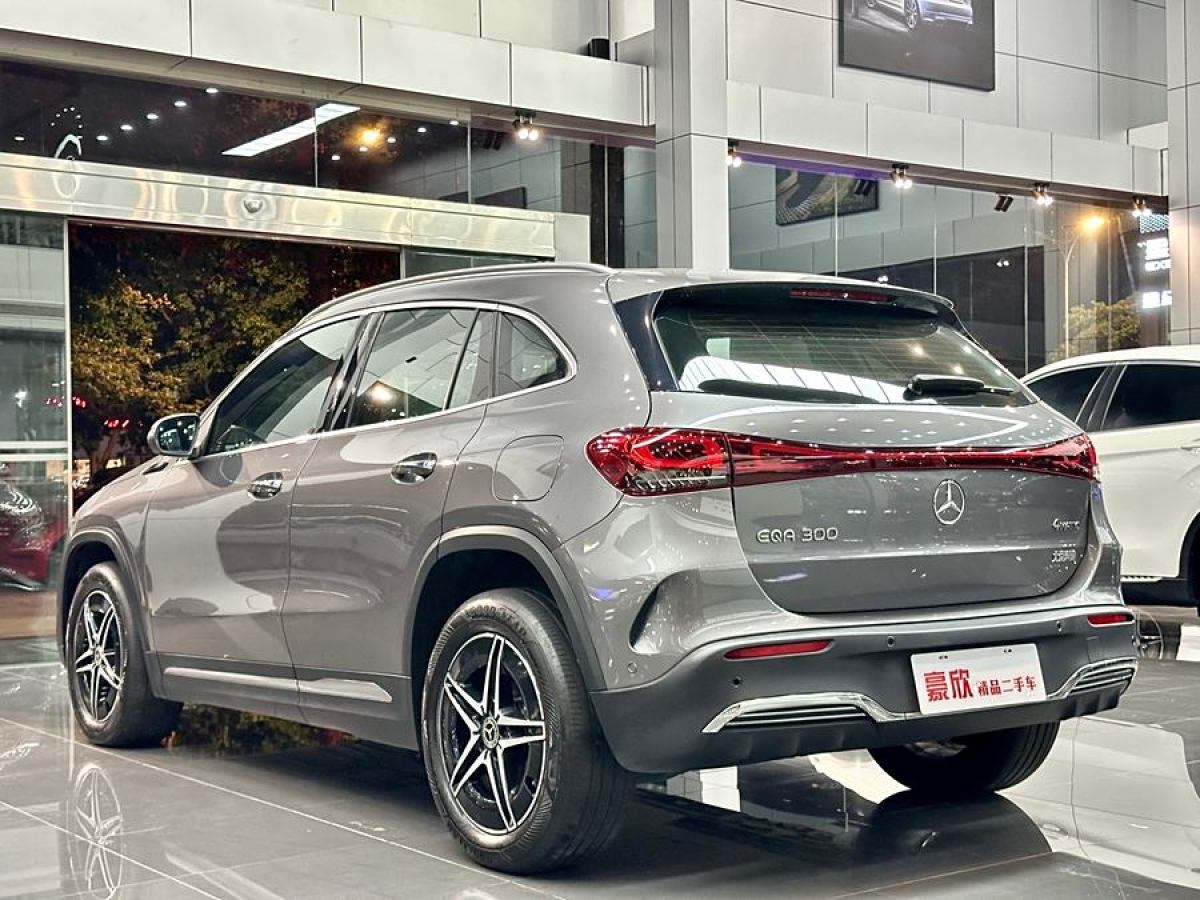 奔馳 奔馳EQA  2022款 EQA 300 4MATIC 首發(fā)特別版圖片