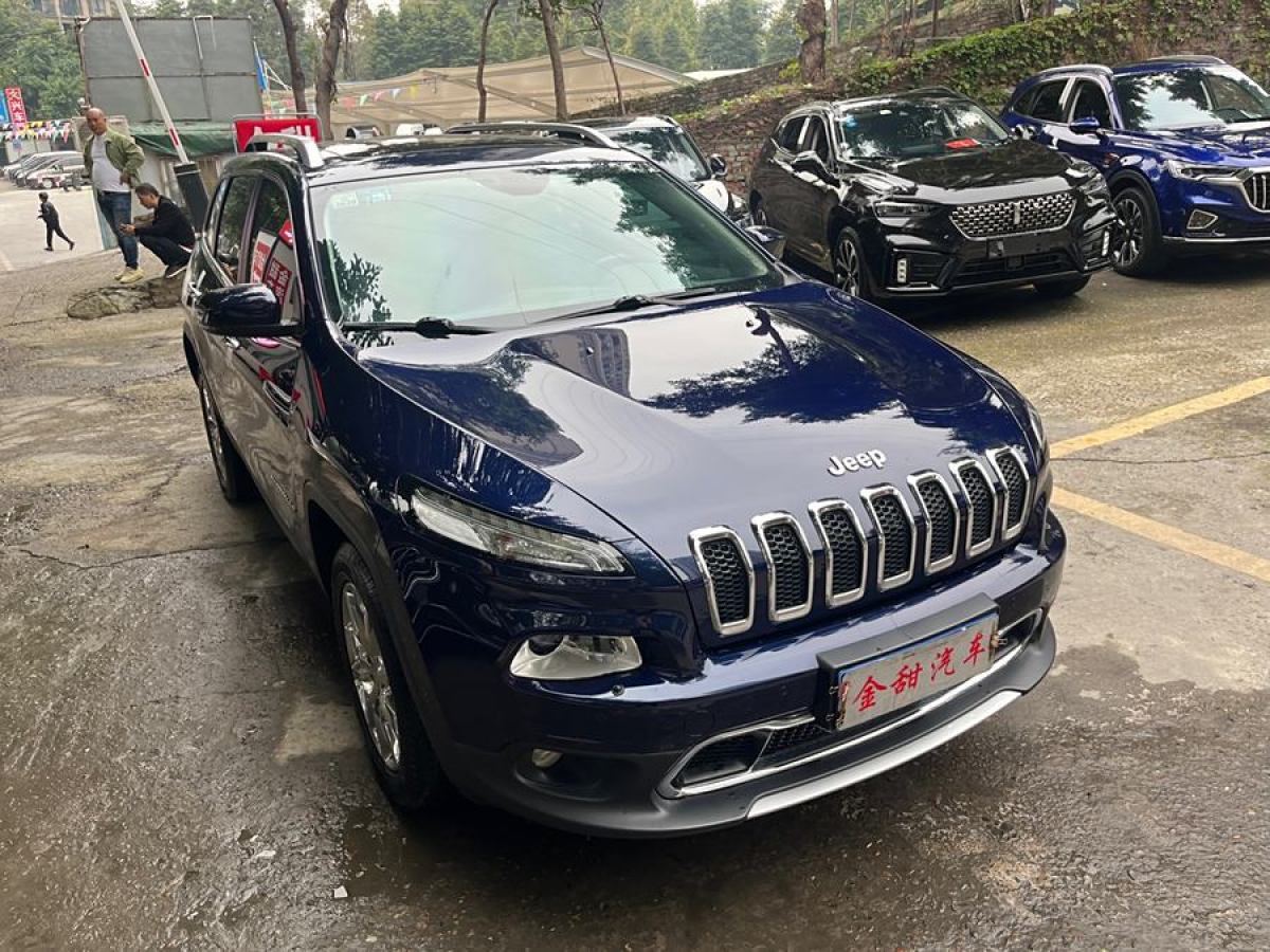 Jeep 自由光  2016款 2.4L 優(yōu)越版圖片