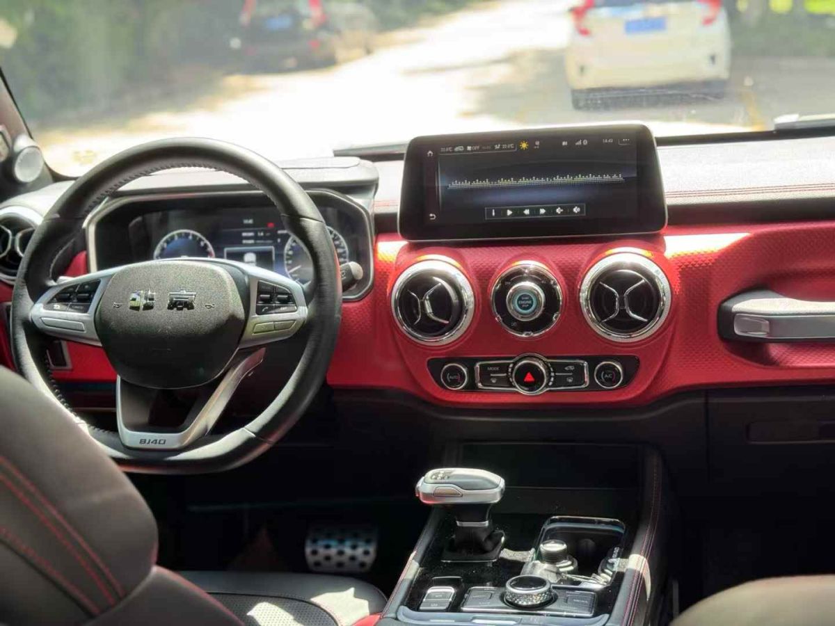 北京 BJ40  2022款 2.0T 自動(dòng)四驅(qū)公務(wù)版圖片