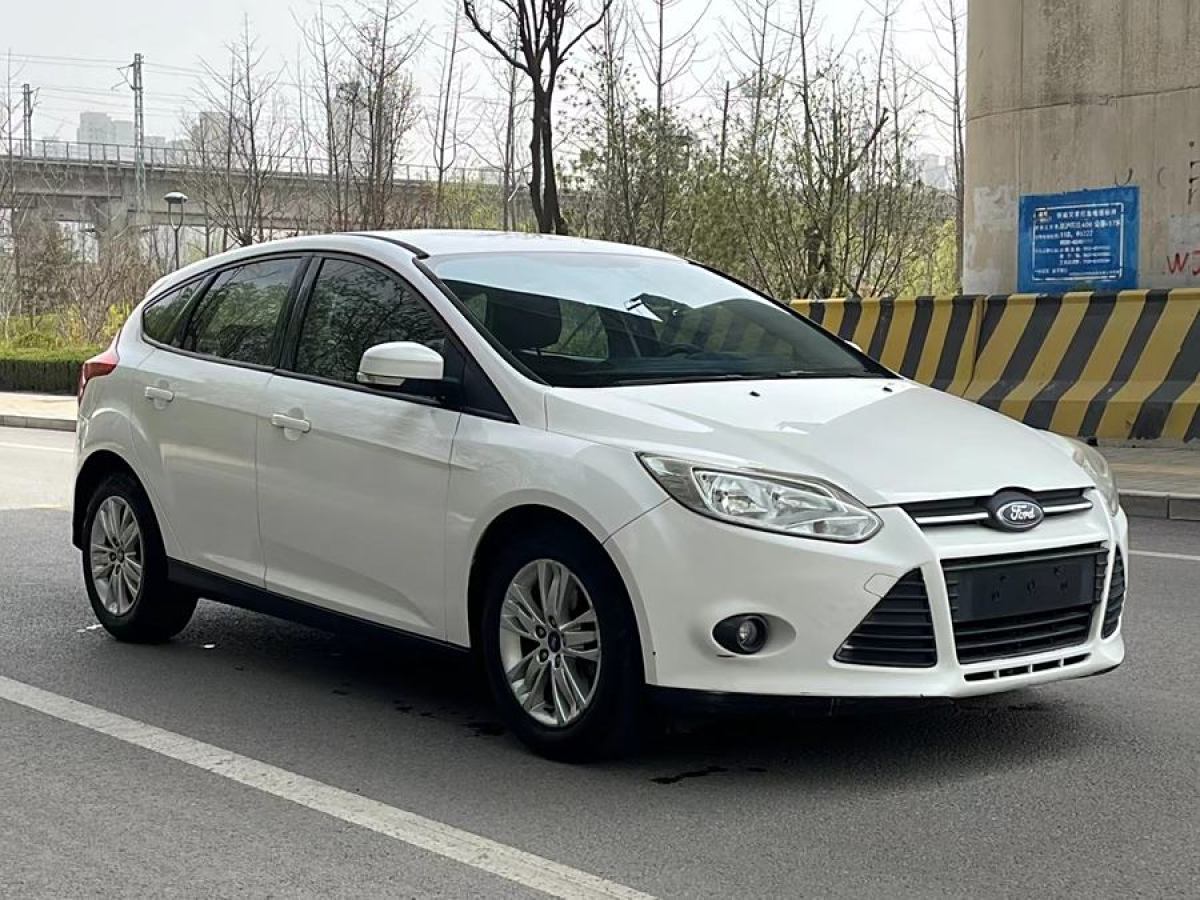 福特 ?？怂? 2012款 兩廂 1.6L 自動舒適型圖片