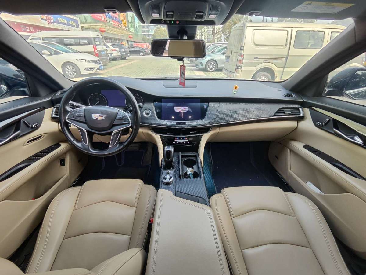 凱迪拉克 CT6  2019款 28T 時(shí)尚型圖片