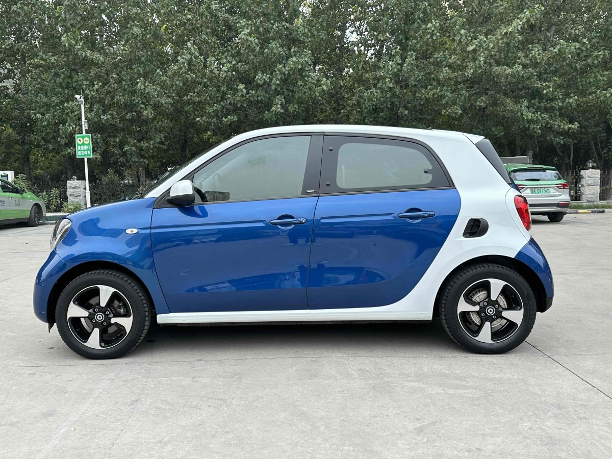 2018年9月smart forfour  2018款 1.0L 52千瓦激情版